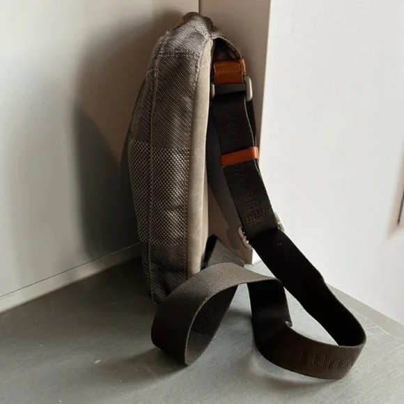 Louis Vuitton Archer Terre Damier Geant Belt Bag - Picture 4 of 13